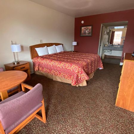 Travel Inn Lackland Sea World Сан-Антонио Экстерьер фото
