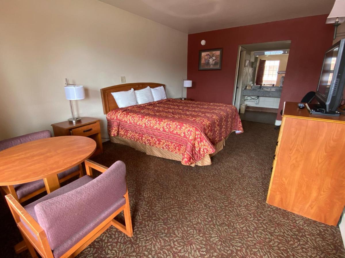 Travel Inn Lackland Sea World Сан-Антонио Экстерьер фото