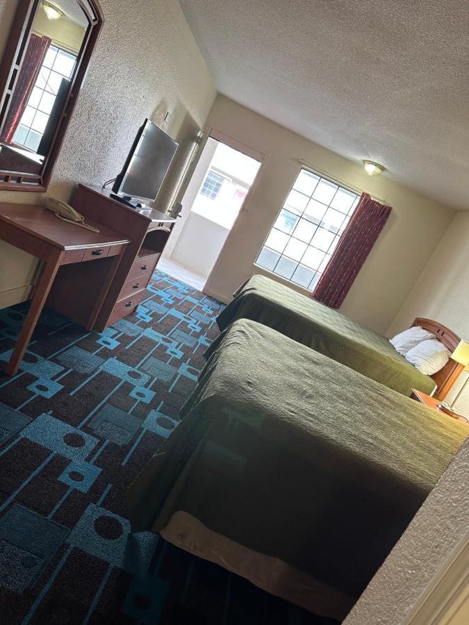 Travel Inn Lackland Sea World Сан-Антонио Экстерьер фото